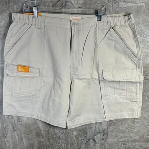Cream cotton cargo shorts with 2 front pockets‎ and 2 back pockets Size 42 Mens